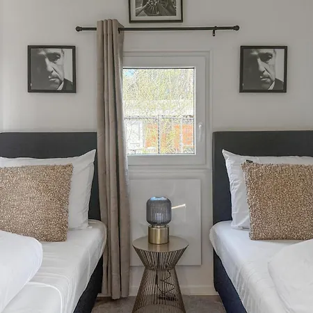 Pet Friendly In With Wifi Holiday home *