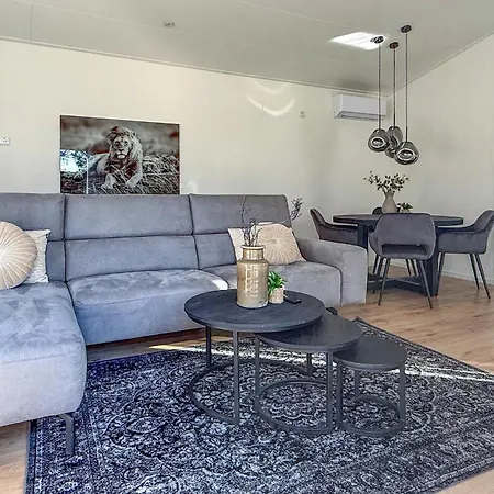 Pet Friendly In With Wifi Semesterbostad